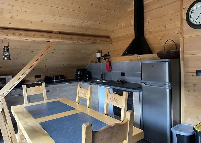Lumineux 3 Pièces Avec Balcon, Parking, Et équipements Famille à - Fr-1-676-46 Appartement